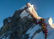 九游娱乐在线-登山比赛：尼泊尔选手登顶成功